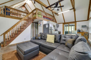 Pocono Lake Retreat with Hot Tub and Resort Amenities!